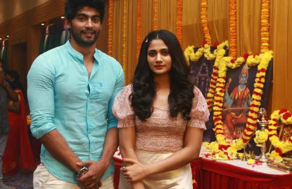 லாஸ்லியா தர்ஷன் படம்
