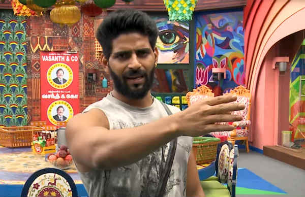 பாலாஜியுடன் ஓவர் நெருக்கம்