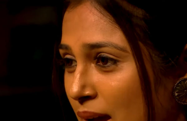 விளாசும் நெட்டிசன்ஸ்