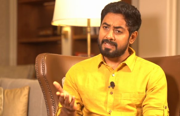 அதிகாரியாக