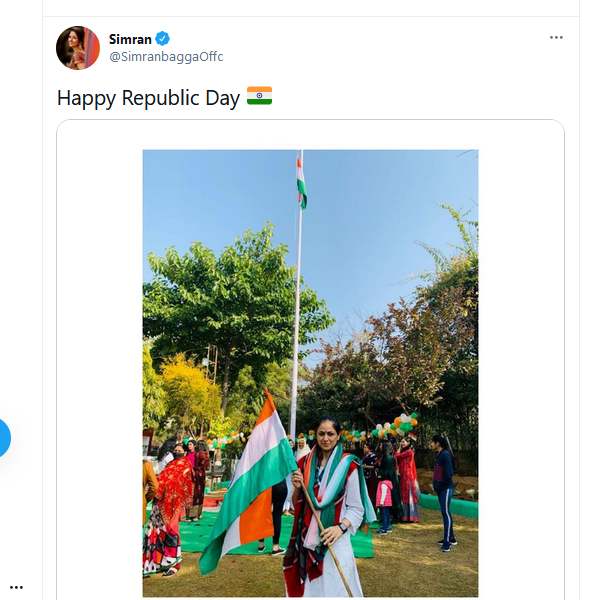 கொடியுடன் சிம்ரன்