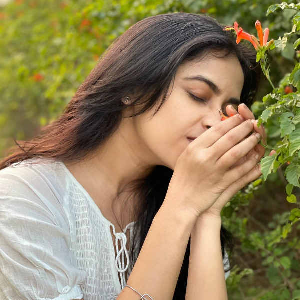 ஊதா கலரு ரிப்பன்