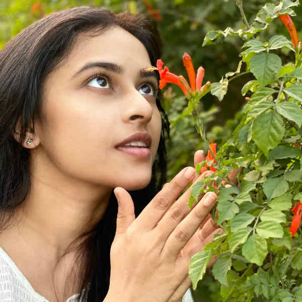 பிரபலமானார் ஶ்ரீதிவ்யா
