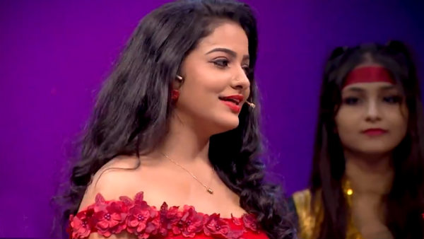 சிவப்பு நிற கவுன்