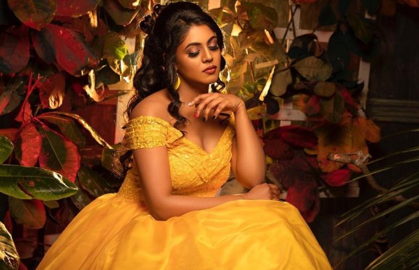 தங்கச்சிலை மாதிரி அம்சமாக
