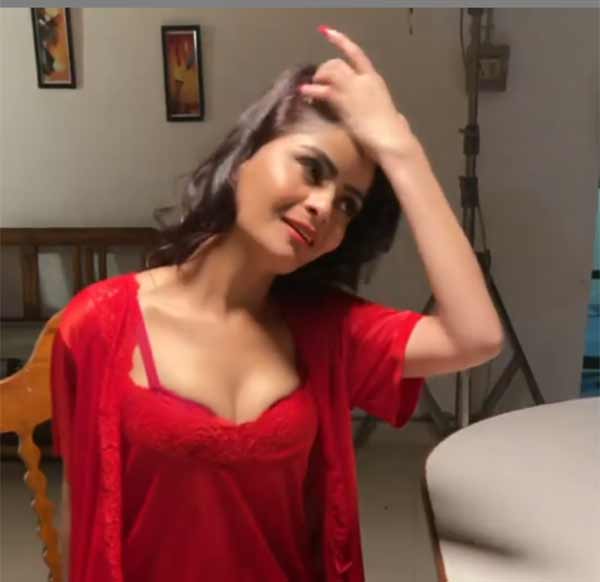 தனி அறையில்