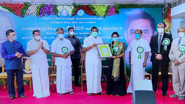 கேக் வெட்டியும்