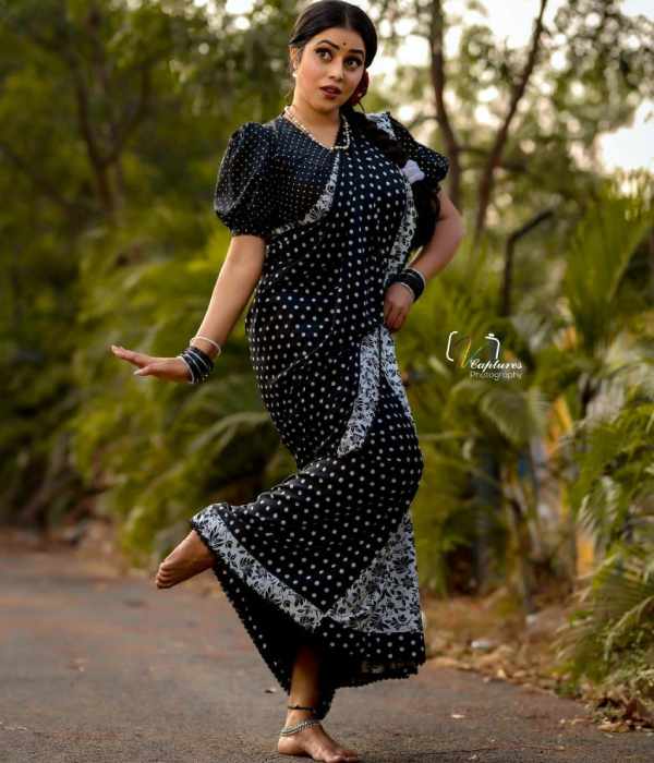 பல அடல்ட் காட்சிகள்