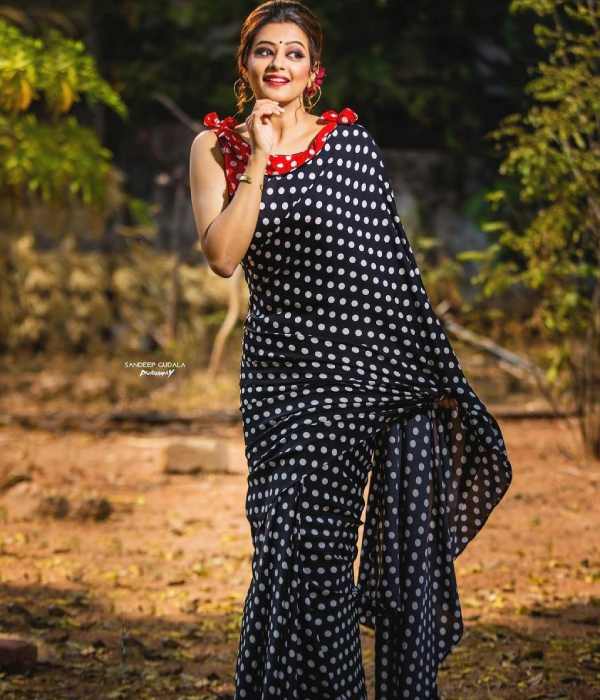 போட்டோஷூட்டுடன் சஸ்பென்ஸ்