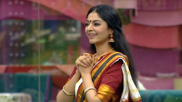 ரசிகர்கள் மத்தியில்..