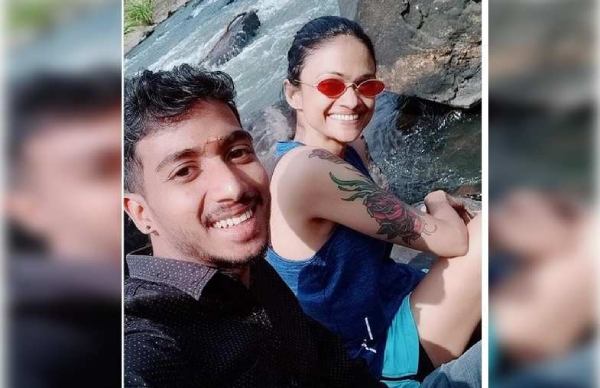 ஆண் நண்பருடன்