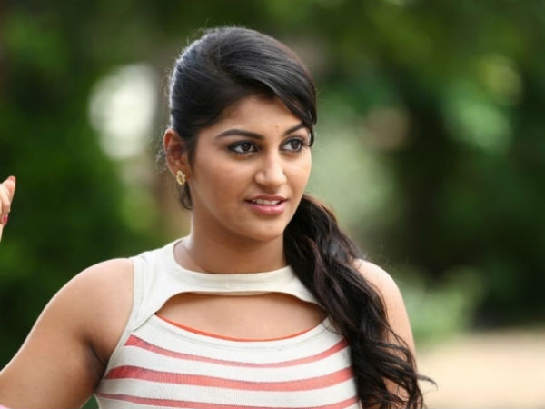 மூக்குத்தி அம்மன்