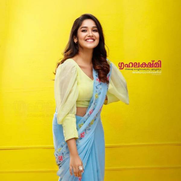 ஹீரோயினாக அறிமுகம்