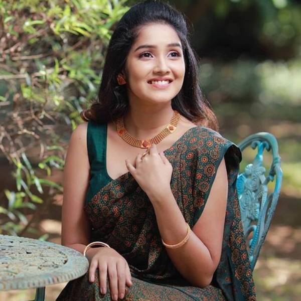 லட்சக்கணக்கில் லைக்ஸ்