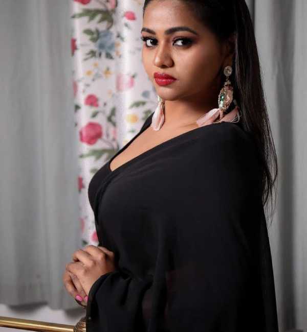 பாடகி சின்மயி