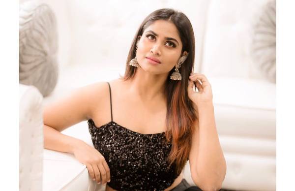 Bigg Boss Shivani grooves to Vijay’s Vaathi Raid song Bigg Boss Shivani grooves to Vijay’s Vaathi Raid song