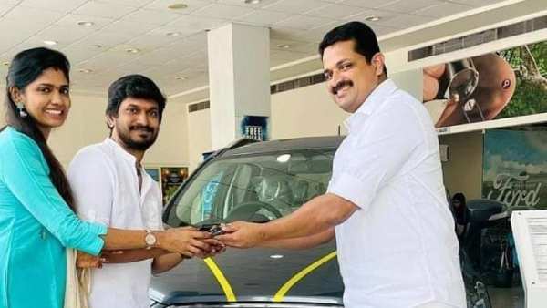 திருமண பரிசாக புதிய கார்