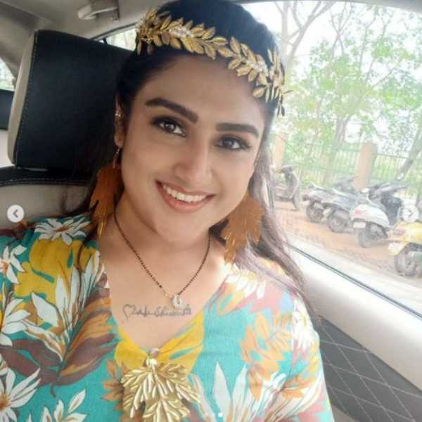 வனிதாவும் காதல்களும்