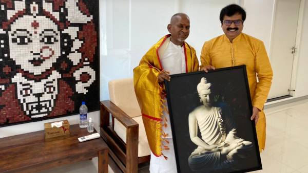 Vivek meets Ilayaraja and gives a special gift - photos viral Vivek meets Ilayaraja and gives a special gift - photos viral