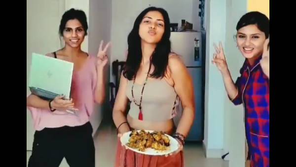 தோழிகளுடன் கோழிக்கறி சமையல்