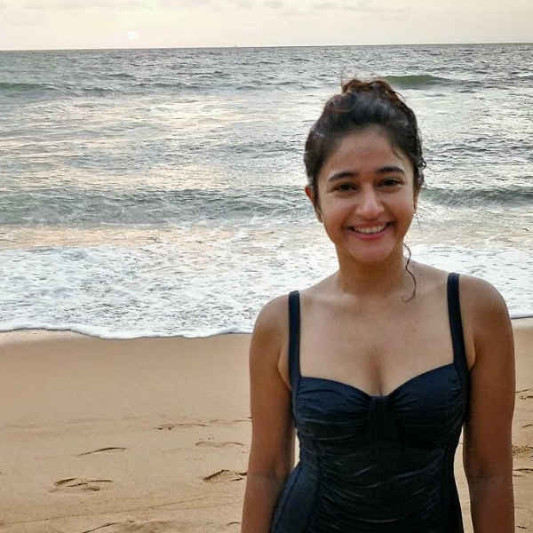 பல படங்களில்