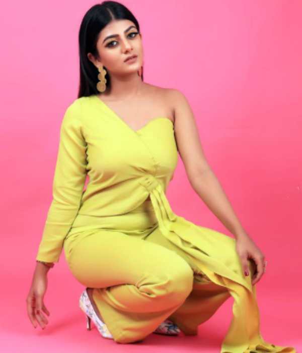 என்ன டிரஸ் இது கேபி