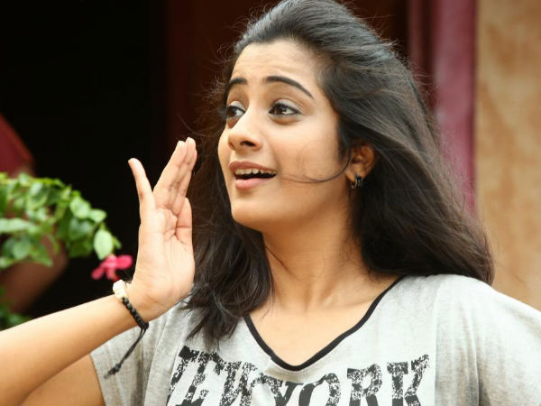 முழுக்க நகைச்சுவை