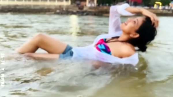 Actress pavani reddy goa vacation hot video becomes trending in social media Actress pavani reddy goa vacation hot video becomes trending in social media