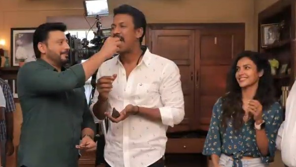 கேக் ஊட்டிய பிரியா ஆனந்த்