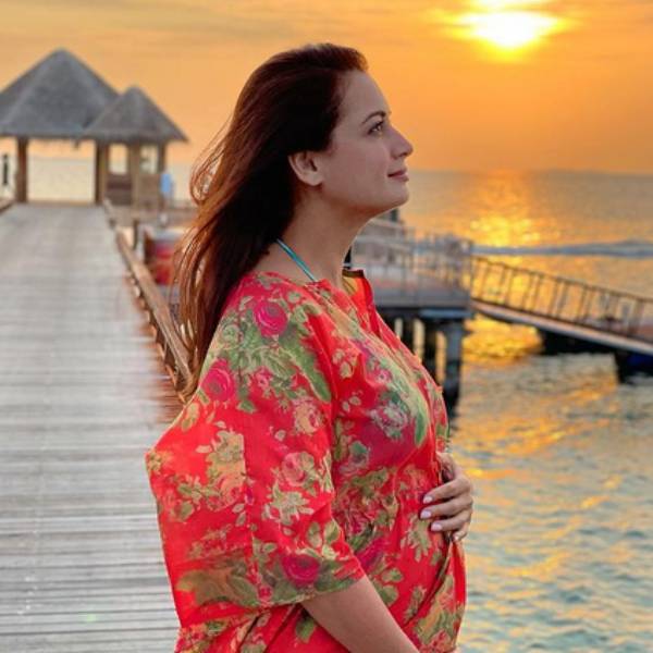 DIA MIRZA ANNOUNCES PREGNANCY - BABY BUMP PICTURES TURNS VIRAL ON SOCIAL MEDIA DIA MIRZA ANNOUNCES PREGNANCY - BABY BUMP PICTURES TURNS VIRAL ON SOCIAL MEDIA