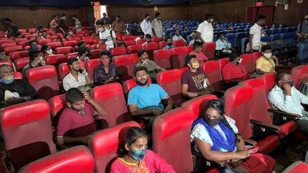 50% பார்வையாளர்கள்