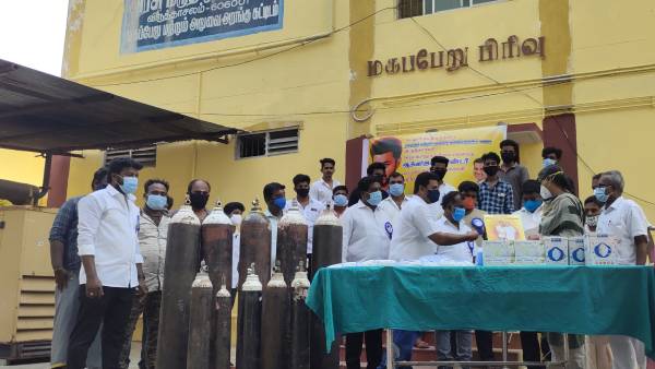 ஆக்ஸிஜன் சிலிண்டர்கள்