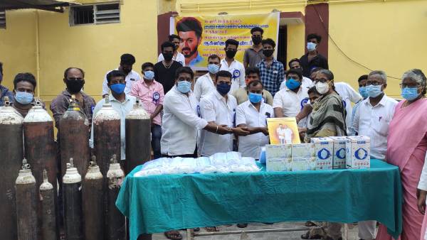 விஜய் மக்கள் இயக்கத்தினர்