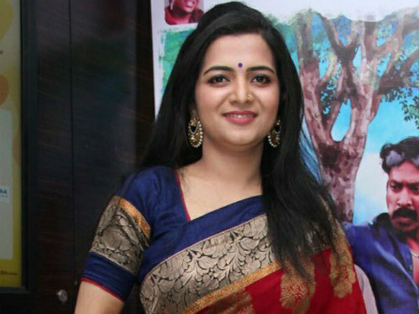 பிரபல தொகுப்பாளினி