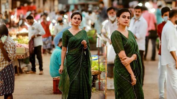 மாஸ்க் அணியாத அனுஸ்ரீ