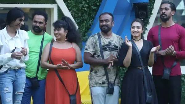 11 போட்டியாளர்கள்