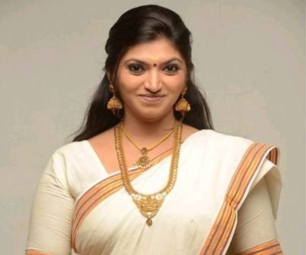 துணை நடிகையாக