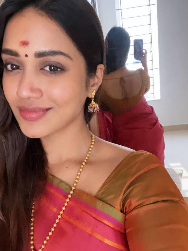 பார்ட்டி படத்தில் கவர்ச்சி