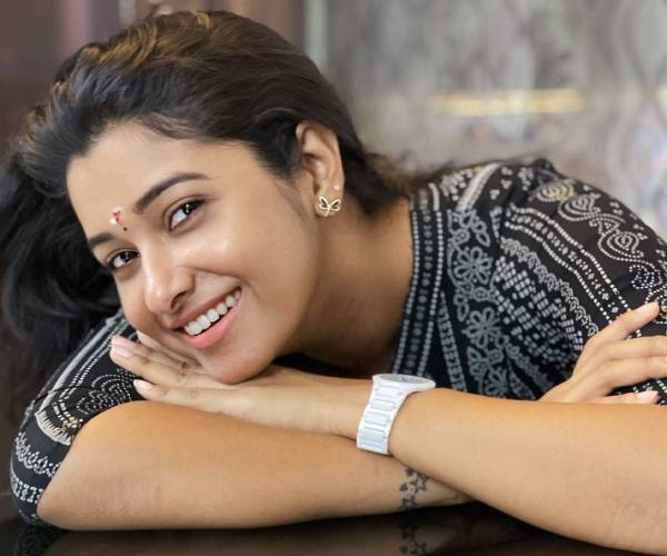 தொடர்ந்து படங்கள்