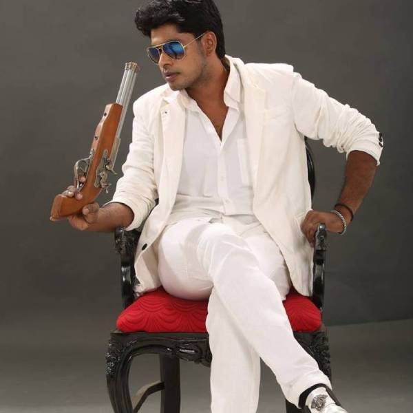 மானாட மயிலாட நிகழ்ச்சியில்