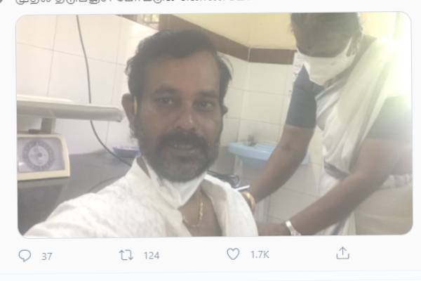 தடுப்பூசி போட்டுக்கொண்டார்