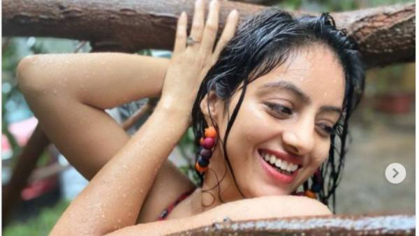 கழுவி ஊற்றும் நெட்டிசன்ஸ்