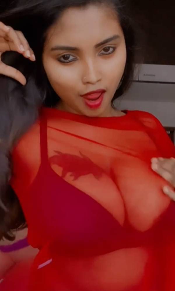 படு ட்ரான்ஸ்ப்ரன்ட் டாப்ஸ்