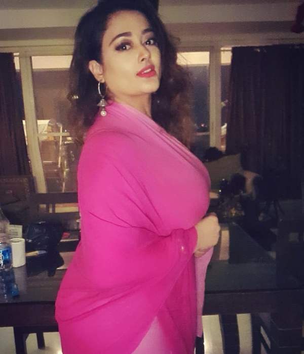 சேலையில் ஆட்டம் போட்டு