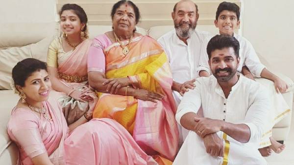 பட்டு வேஷ்டி சட்டையில்