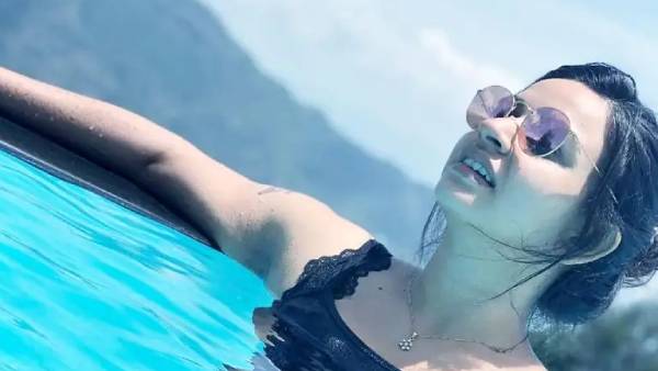 Bhagyalakshmi serial actress Divya Ganeshs bathtub and swimming pics scorch the internet Bhagyalakshmi serial actress Divya Ganeshs bathtub and swimming pics scorch the internet