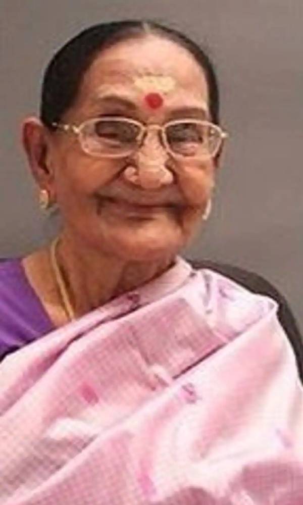 க்ரூப் நடனக்கலைஞராக