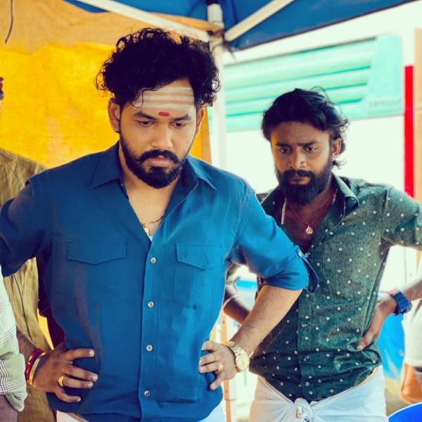 இரட்டை வேடத்தில்