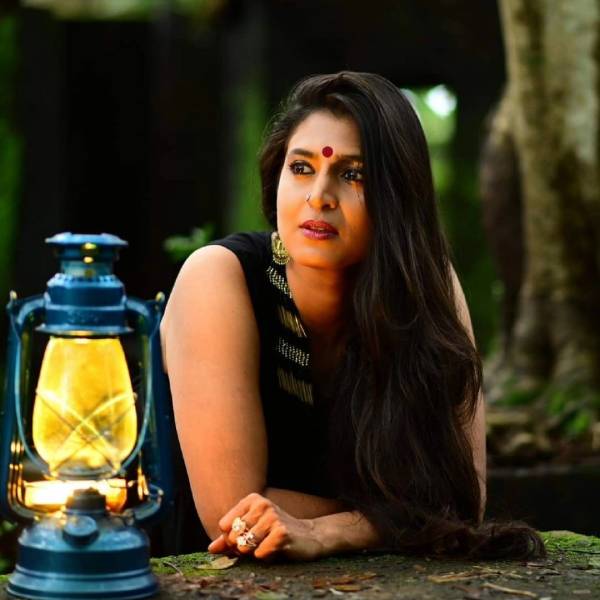 ஸ்லீவ்லெஸ் கவுன்