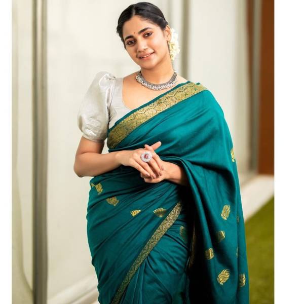 கதாநாயகியாக அறிமுகம்